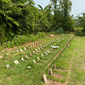 Nisan hewan peliharaan dengan desain sederhana dan penuh hormat